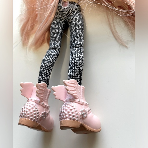 Bratz Fashion Doll - Picture 3 of 5